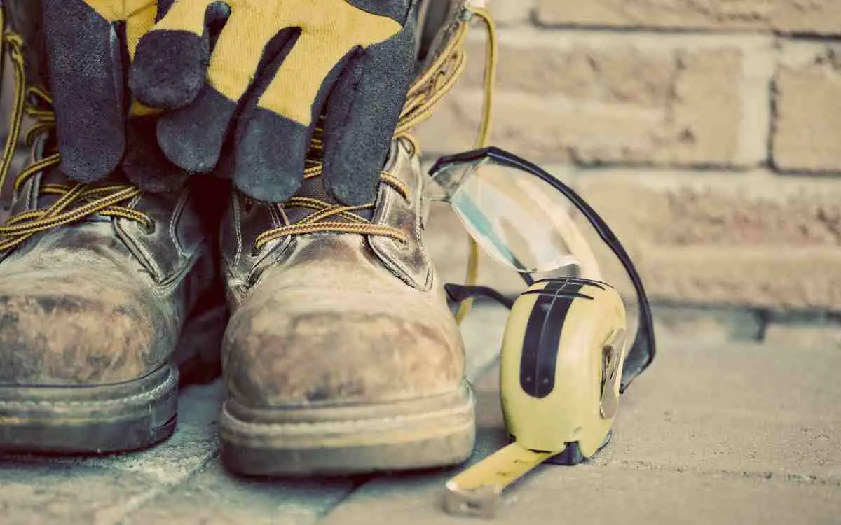 rugged carpenter work boots